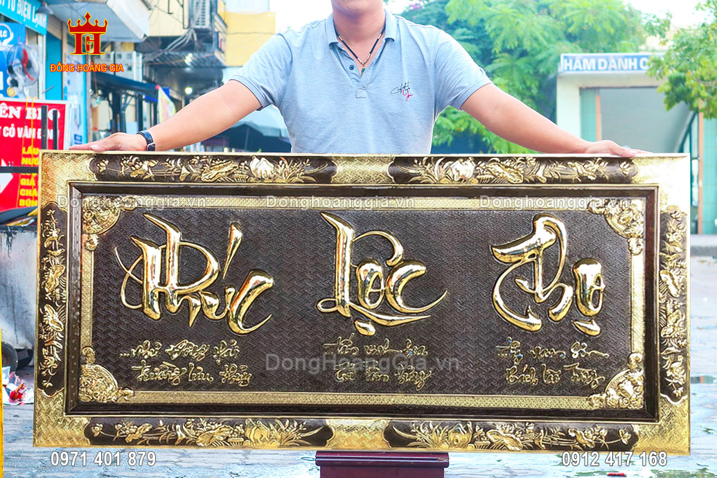 Nguyên liệu chế tác tranh chữ là đồng vàng tấm loại I